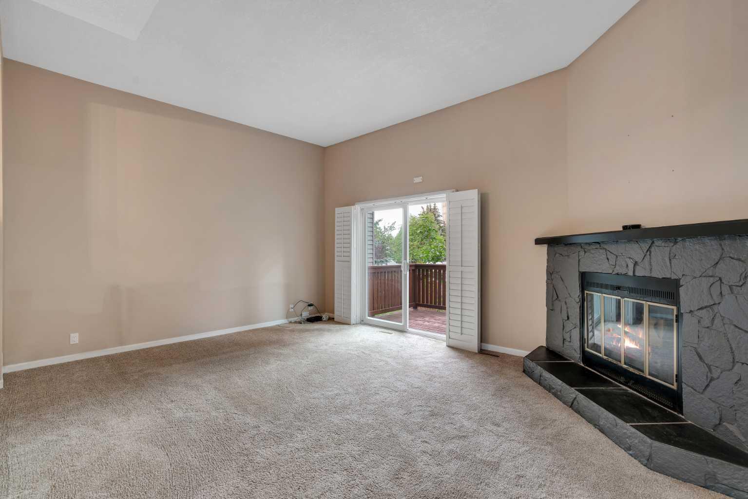 22 Coachway Green SW