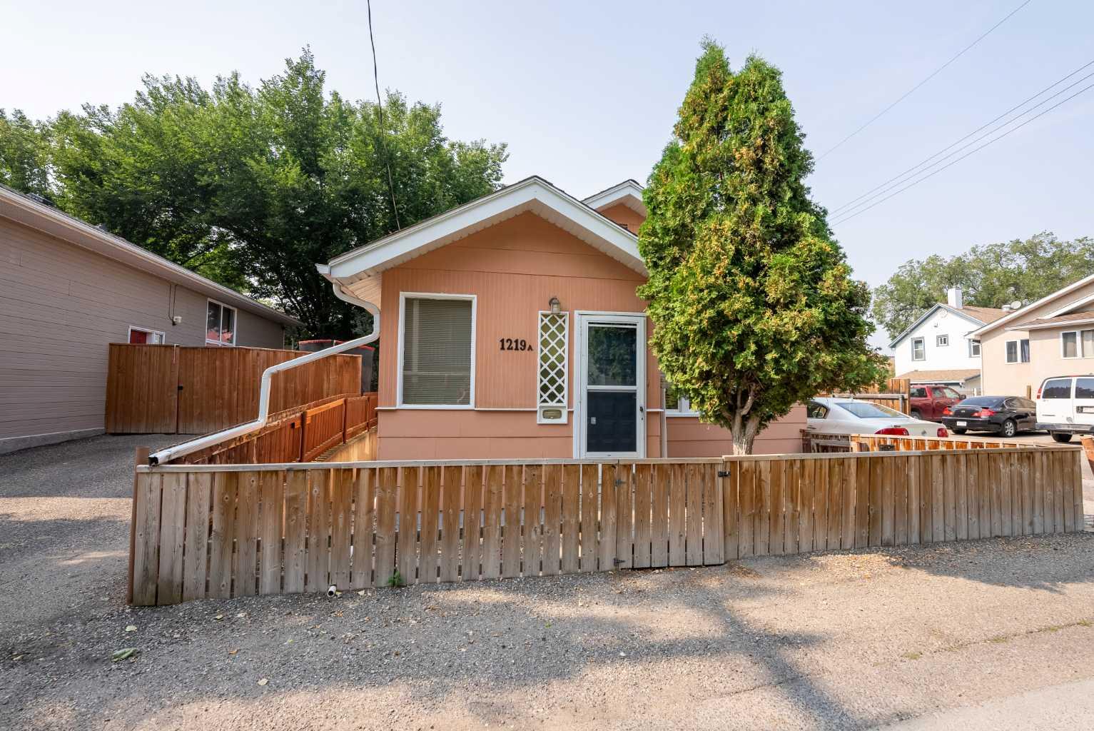 1221 (1219A) 4 Avenue S