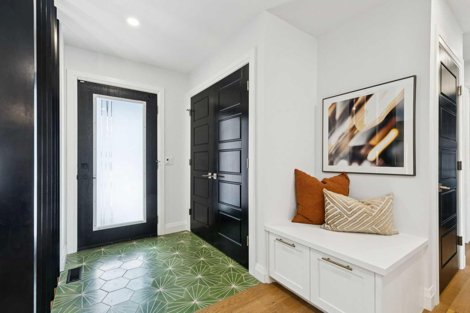 920 Lake Bonavista Green SE