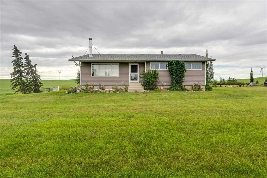 Photo of 334078 Range Road 241, Rural Kneehill County, AB T0M 2C0 (MLS # A2288095)