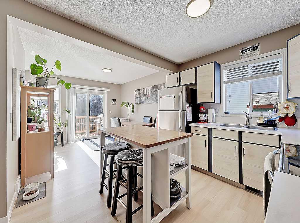 292 Coventry Close NE