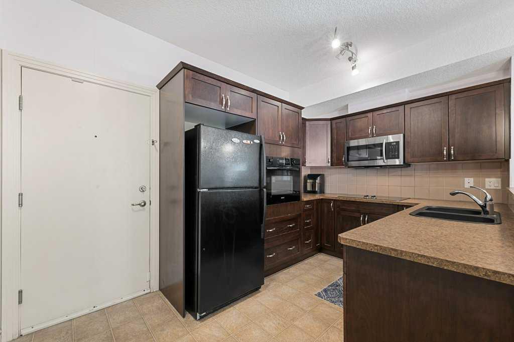 60 Royal Oak Plaza NW 240