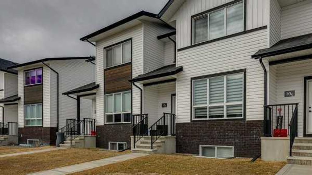 Photo of 10 Evergreen Way #B, Red Deer, AB T4P 3H1 (MLS # A2300547)