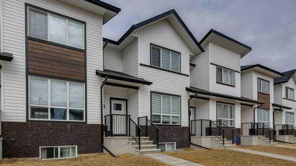 Photo of 10 Evergreen Way #B, Red Deer, AB T4P 3H1 (MLS # A2300547)