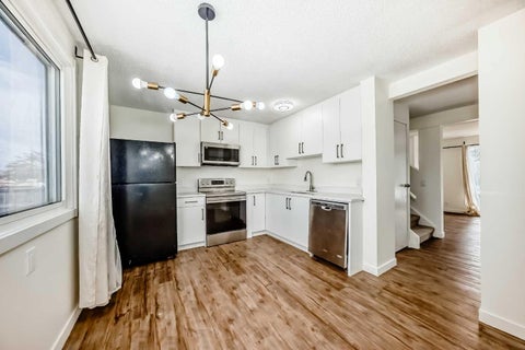 Photo of 25 Erin Ridge Road SE, Calgary, AB T2B 2W2 (MLS # A2331532)