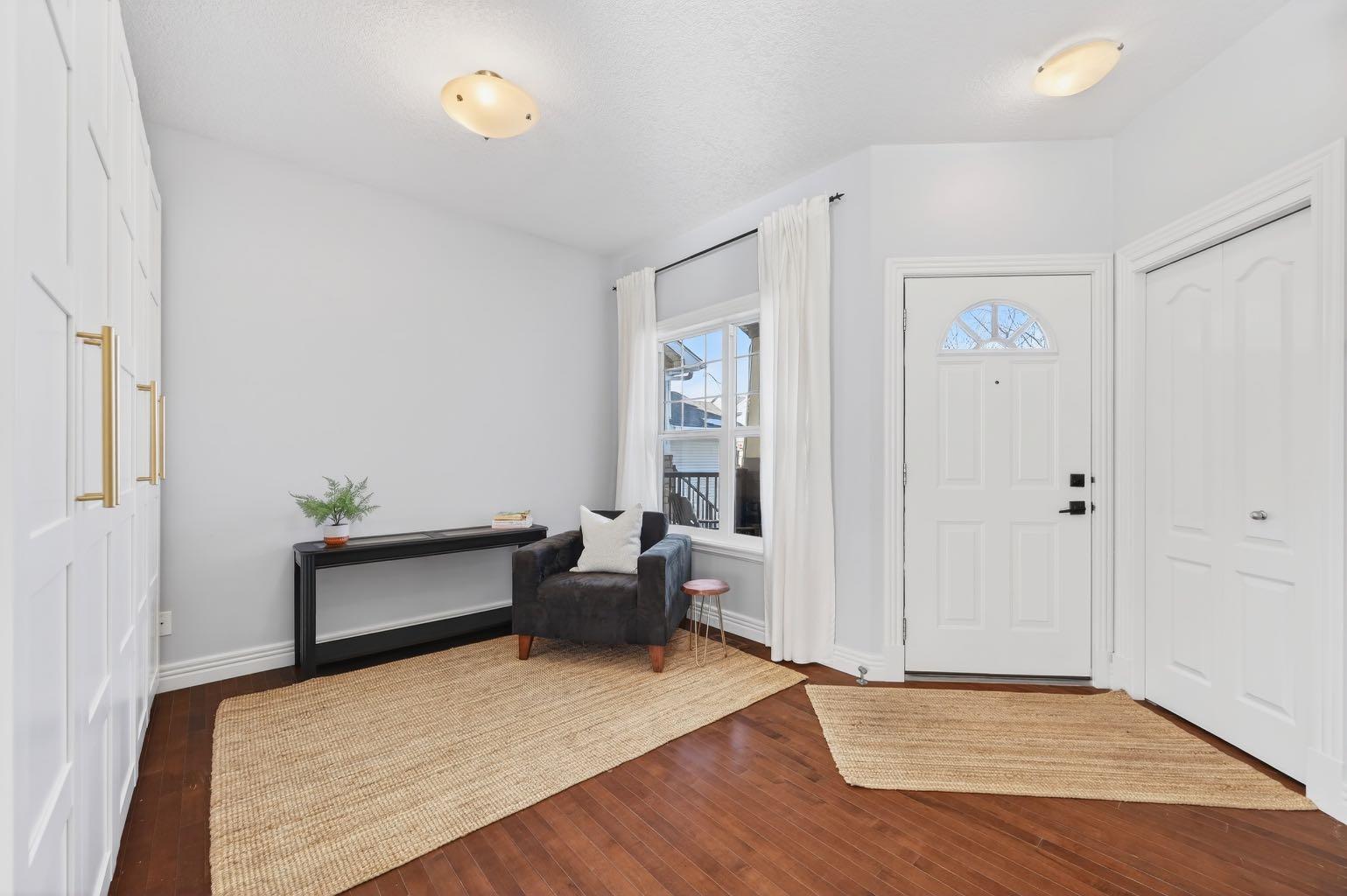 29 Cougarstone Manor SW