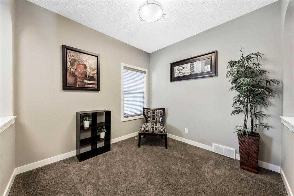 285 Evanspark Gardens NW