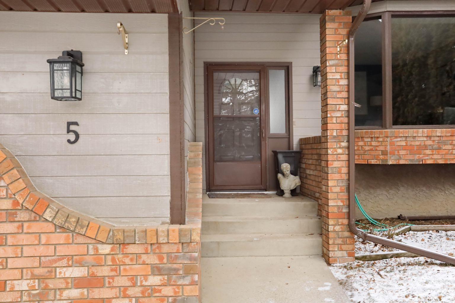 5 Fairview Crescent E