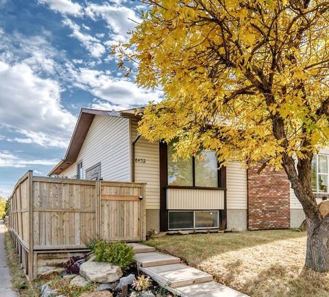 Photo of 8432 Berkley Road NW, Calgary, AB T3K 1B4 (MLS # A2260578) Photo of 8432 Berkley Road NW, Calgary, AB T3K 1B4 (MLS # A2260578)