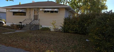 488 Northmount Drive NW Calgary AB T2K 3H9