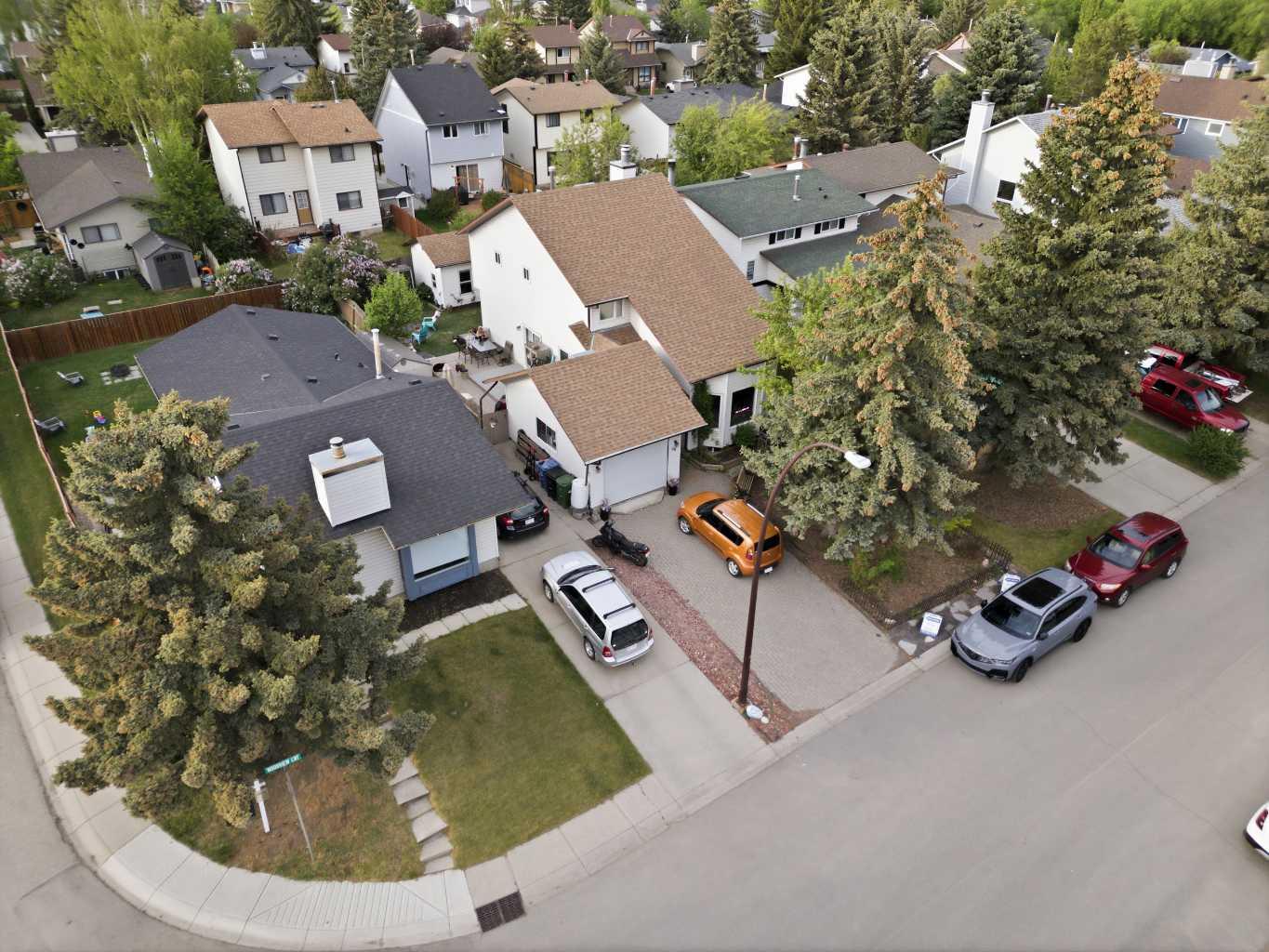 68 Woodview Court SW