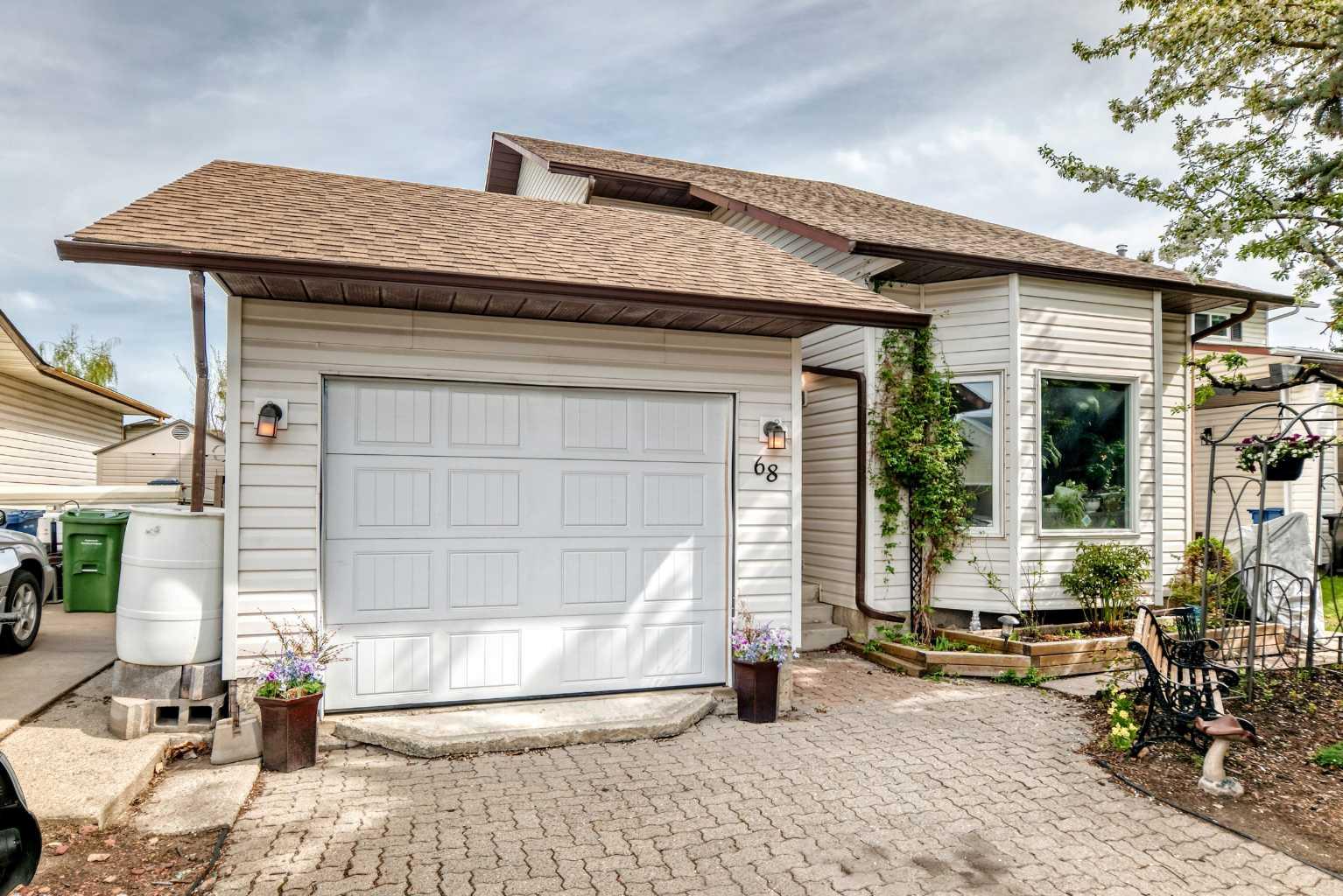 68 Woodview Court SW