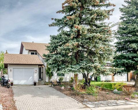 Photo of 68 Woodview Court SW, Calgary, AB T2W 4X4 (MLS # A2315916)