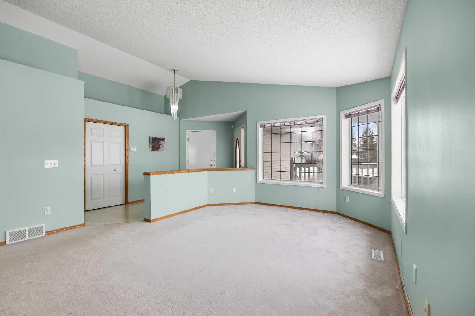 302 Arbour Ridge Park NW