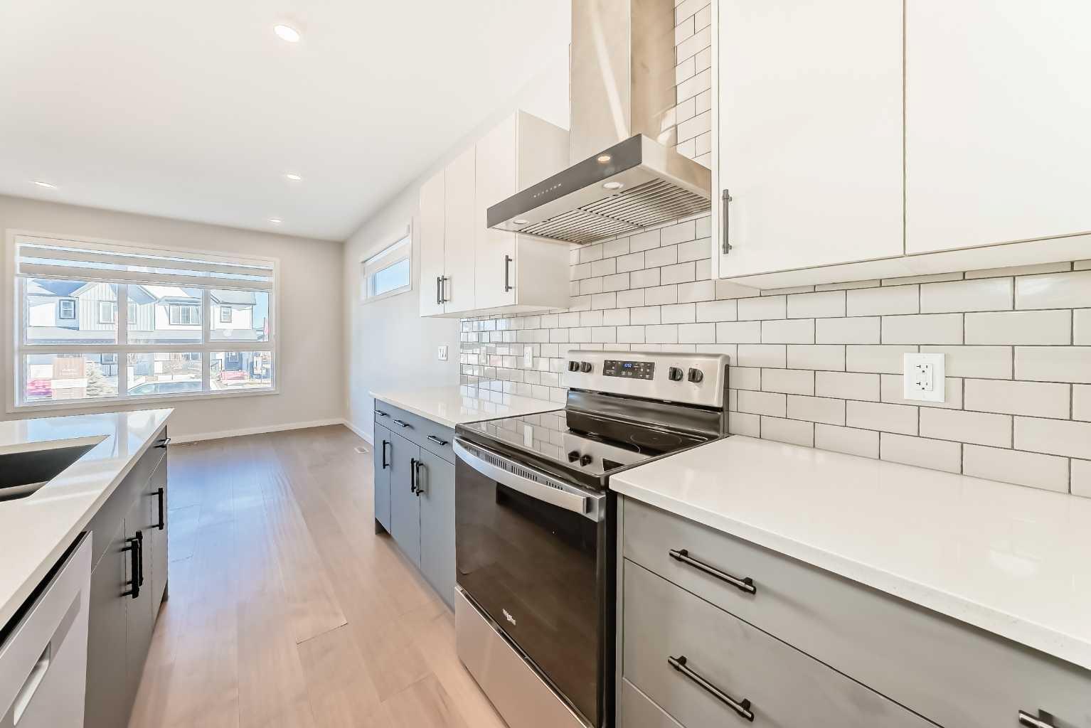 535 Tekarra Drive NW