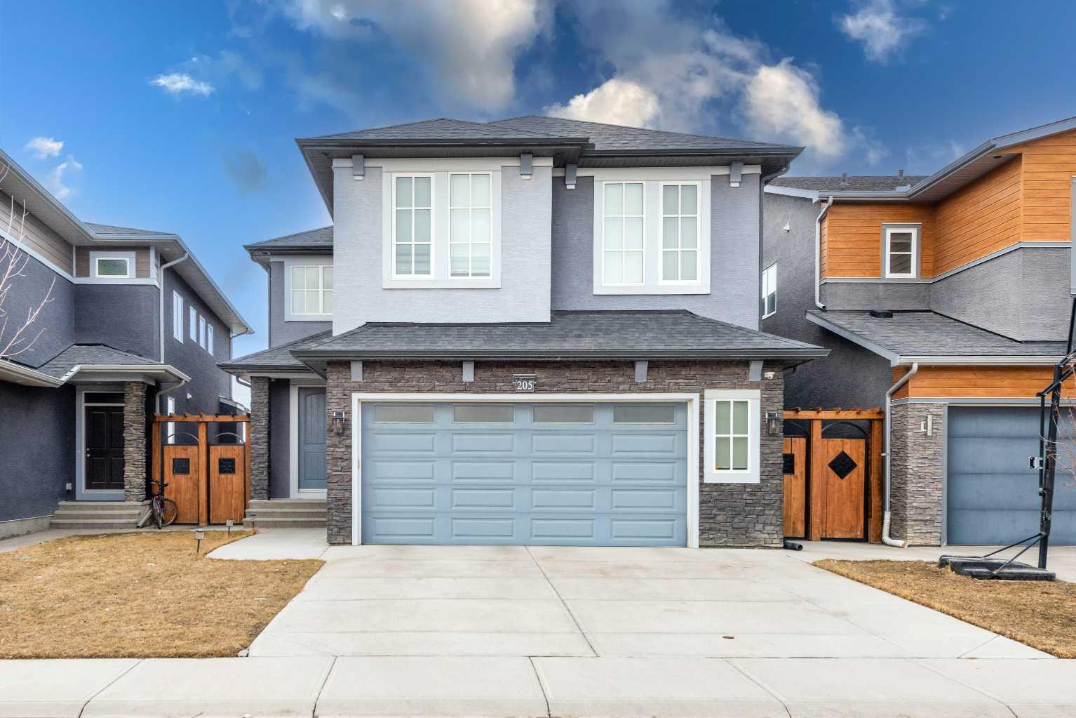 205 Carringvue Manor NW