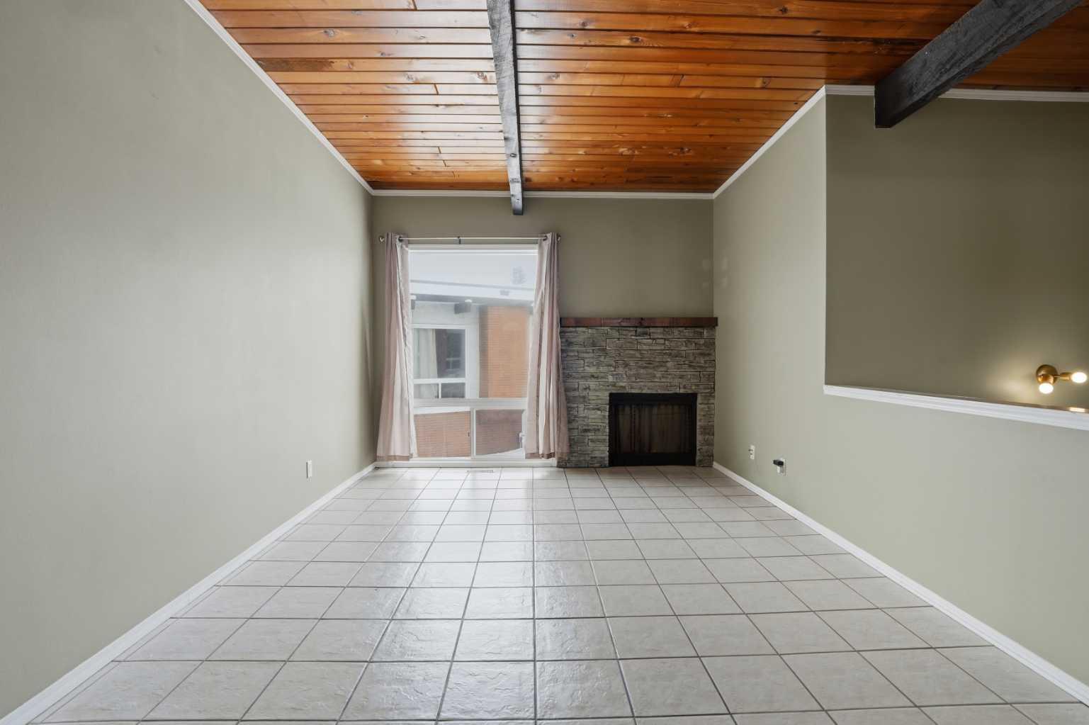 107 Pinemont Bay NE
