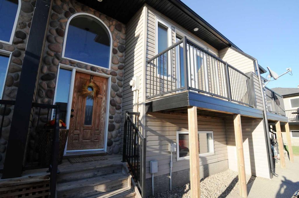 Photo of 762 Heritage Boulevard W #7, Lethbridge, AB T1K 0W1 (MLS # A2293953)