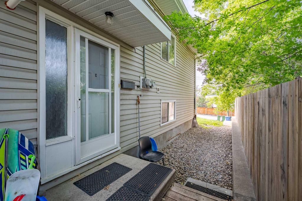 Photo of 424 Sabrina Road SW, Calgary, AB T2W 1P9 (MLS # A2282689)