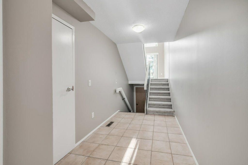 Photo of 76 Glamis Gardens SW, Calgary, AB T3E 6S4 (MLS # A2281749)