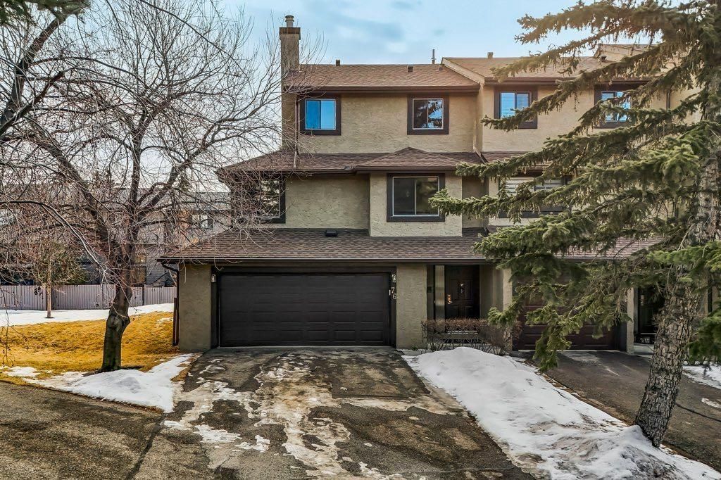 Photo of 76 Glamis Gardens SW, Calgary, AB T3E 6S4 (MLS # A2281749)