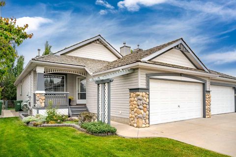 Photo of 132 Chaparral Villas SE, Calgary, AB T2X 3M8 (MLS # A2253306) Photo of 132 Chaparral Villas SE, Calgary, AB T2X 3M8 (MLS # A2253306)