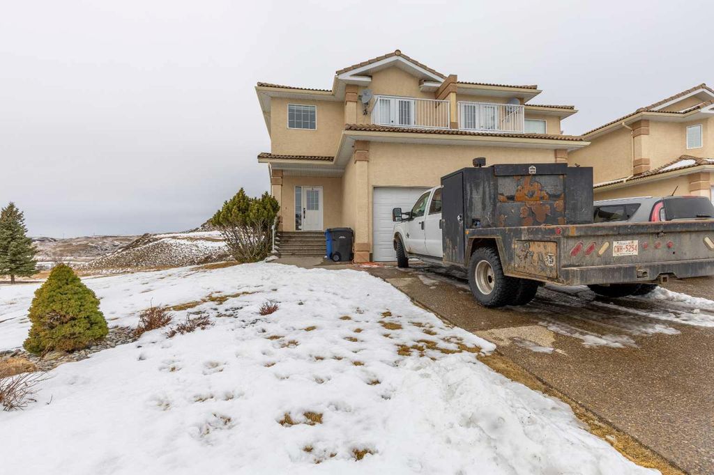 Photo of 369 Canyon Boulevard W #4, Lethbridge, AB T1K 6V2 (MLS # A2288683)