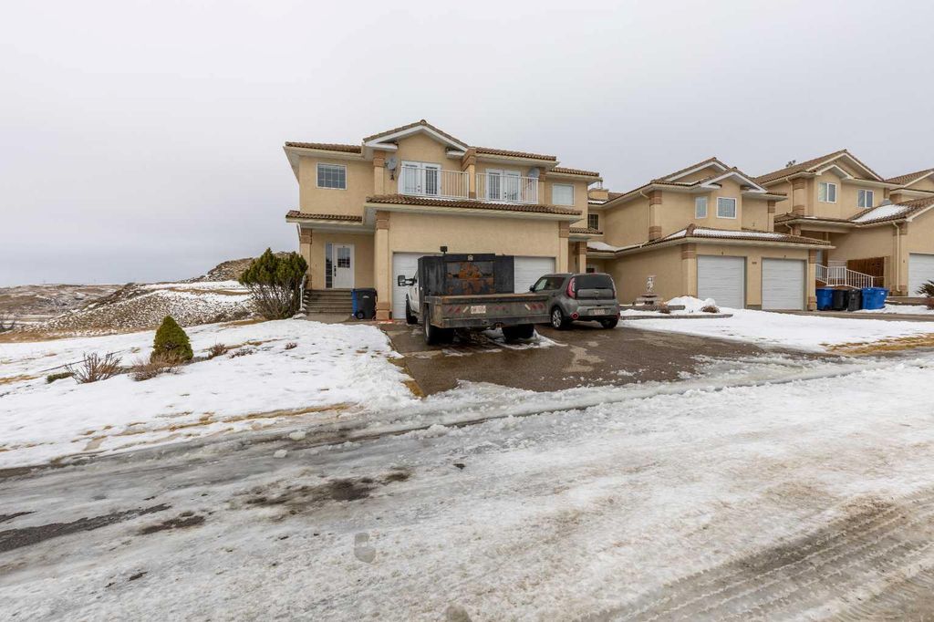 Photo of 369 Canyon Boulevard W #4, Lethbridge, AB T1K 6V2 (MLS # A2288683)