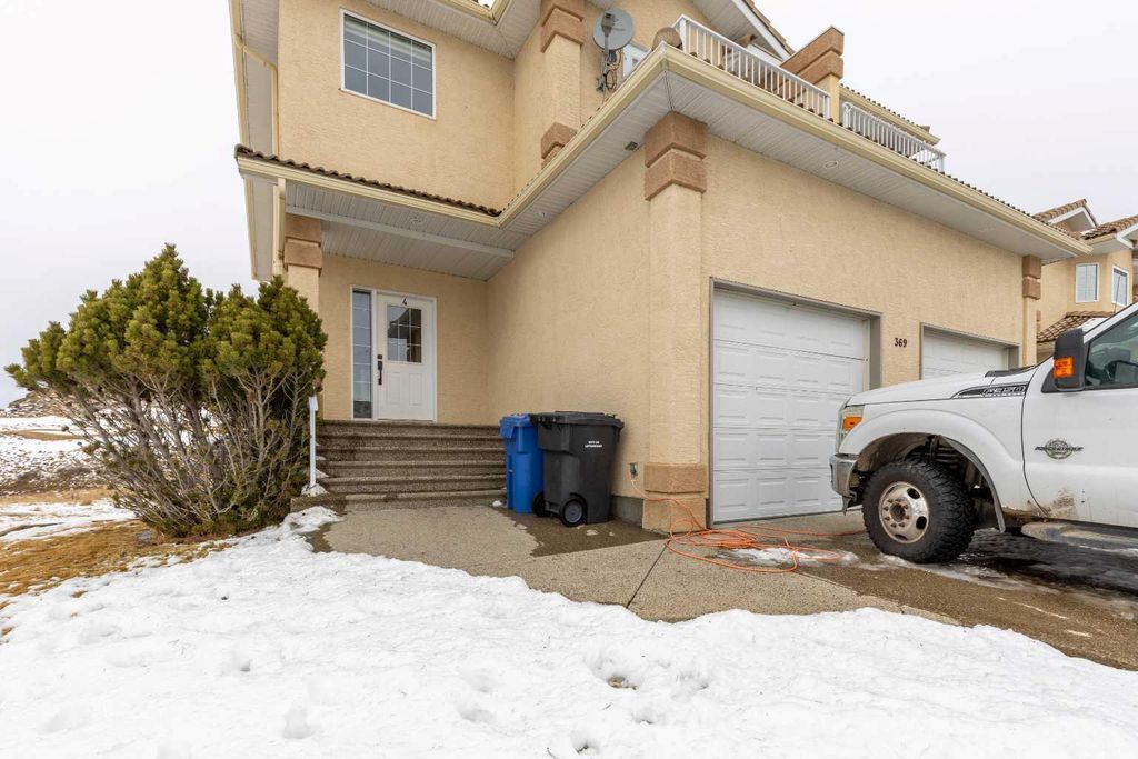 Photo of 369 Canyon Boulevard W #4, Lethbridge, AB T1K 6V2 (MLS # A2288683)