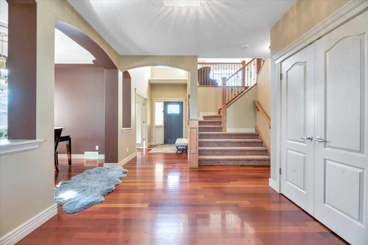 89 Springborough Boulevard SW