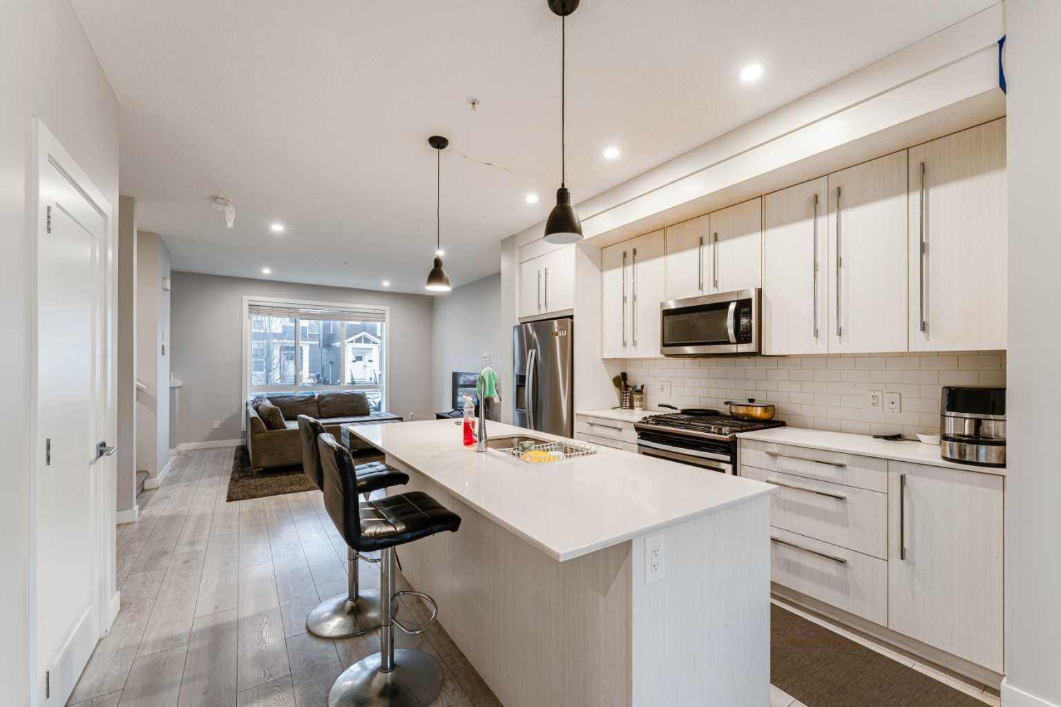 739 Savanna Landing NE