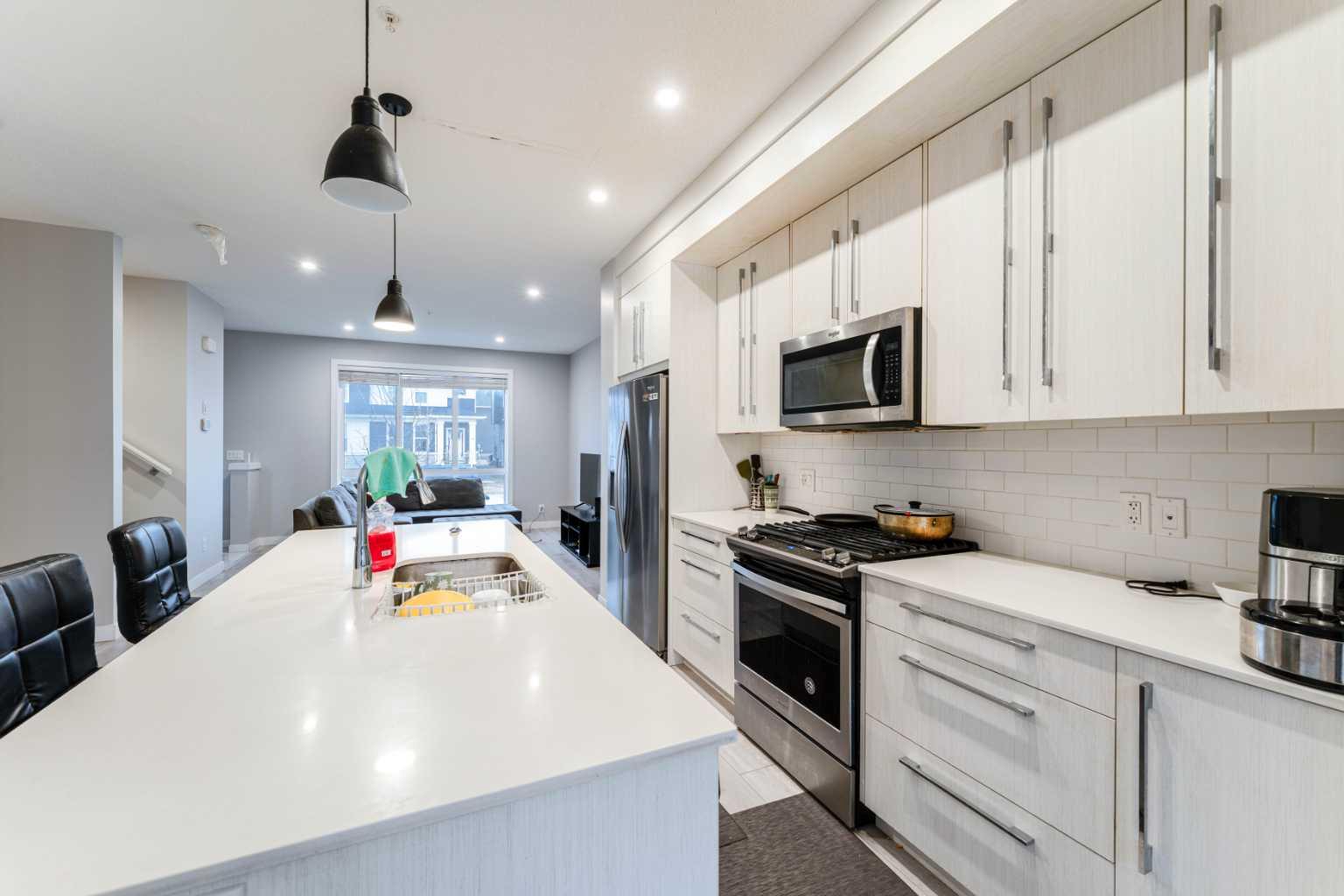 739 Savanna Landing NE