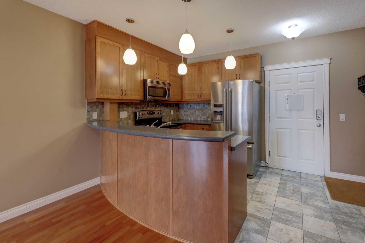 8 Hemlock Crescent SW 209