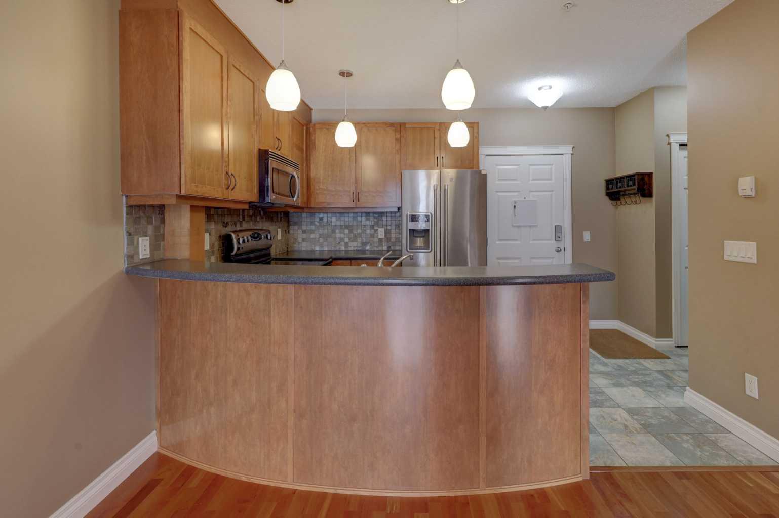 8 Hemlock Crescent SW 209