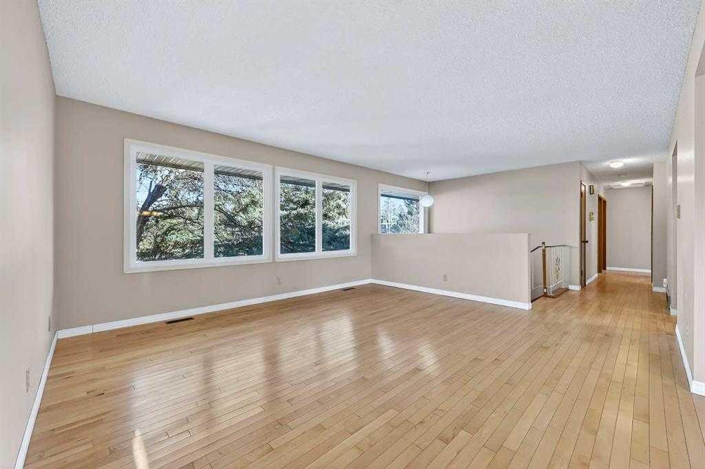 5315 Valiant Drive NW