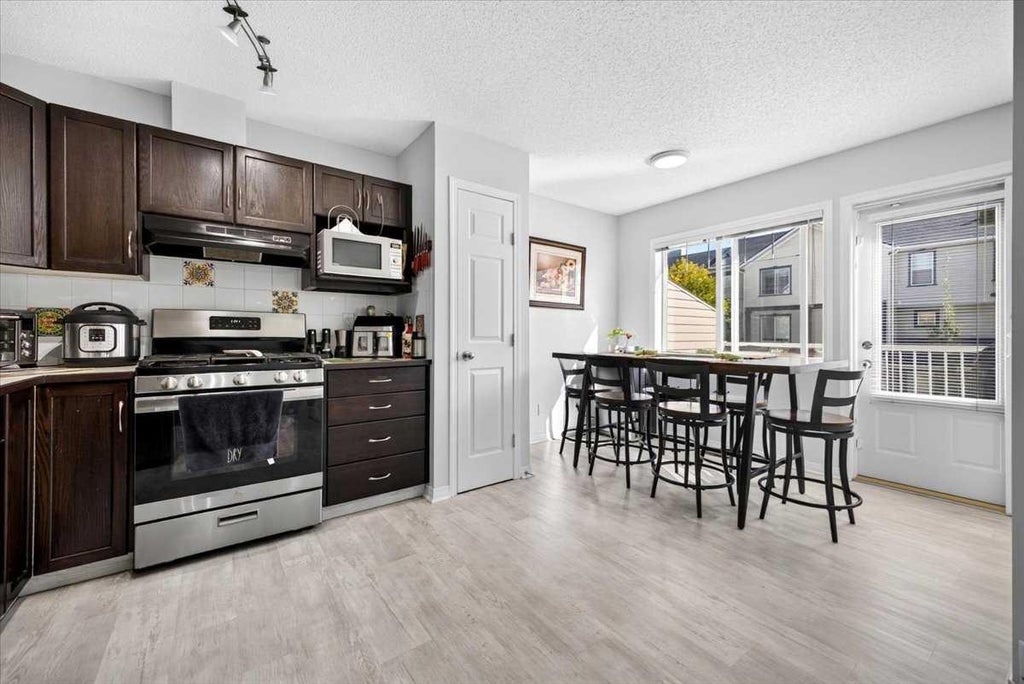 Photo of 121 Everhollow Heights SW, Calgary, AB T2Y 5B3 (MLS # A2347104)