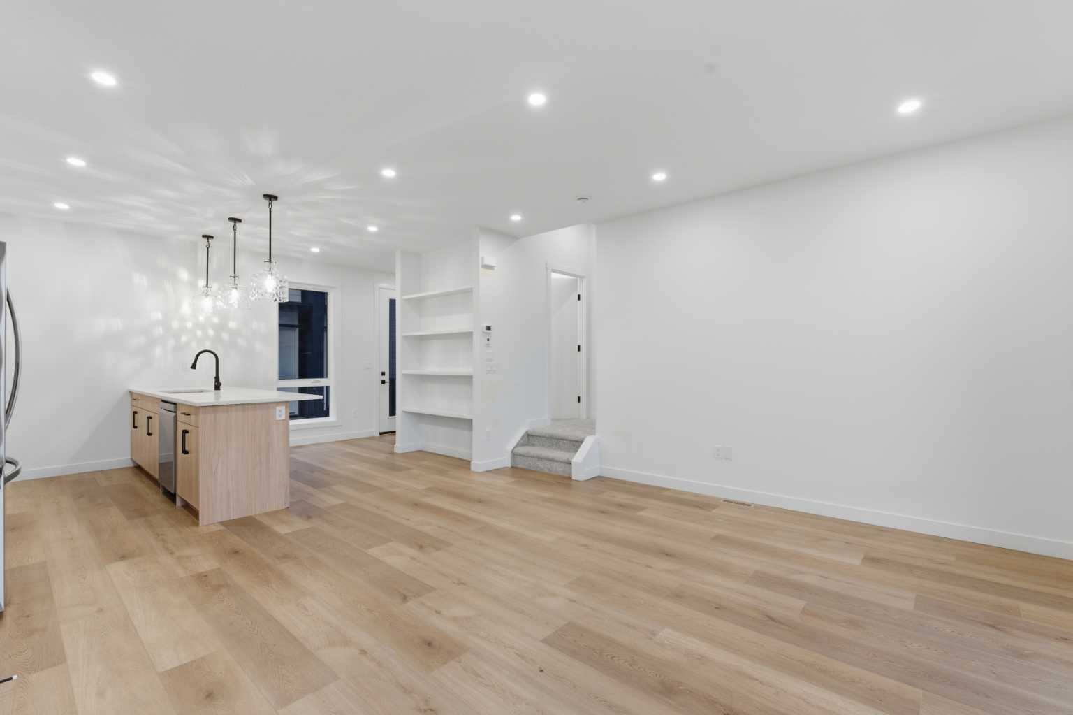 212 32 Avenue NE 102