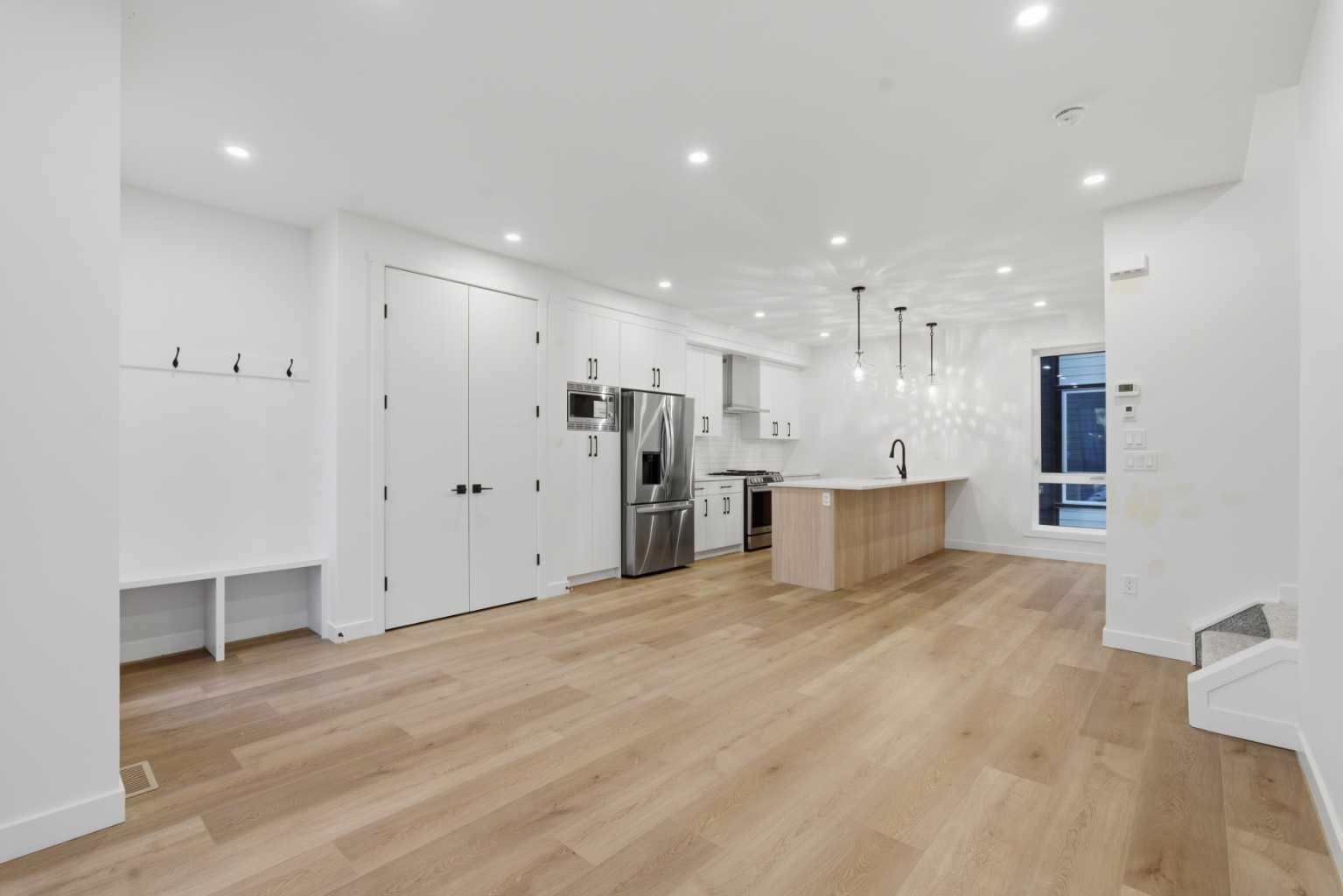 212 32 Avenue NE 102