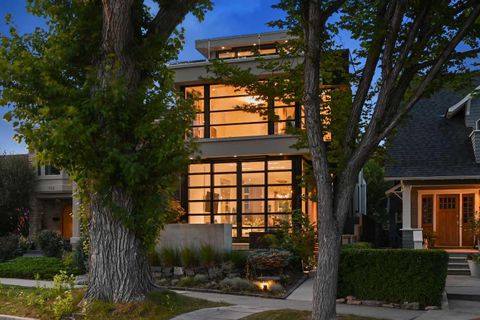 530 Crescent Road NW Calgary AB T2M 4A5