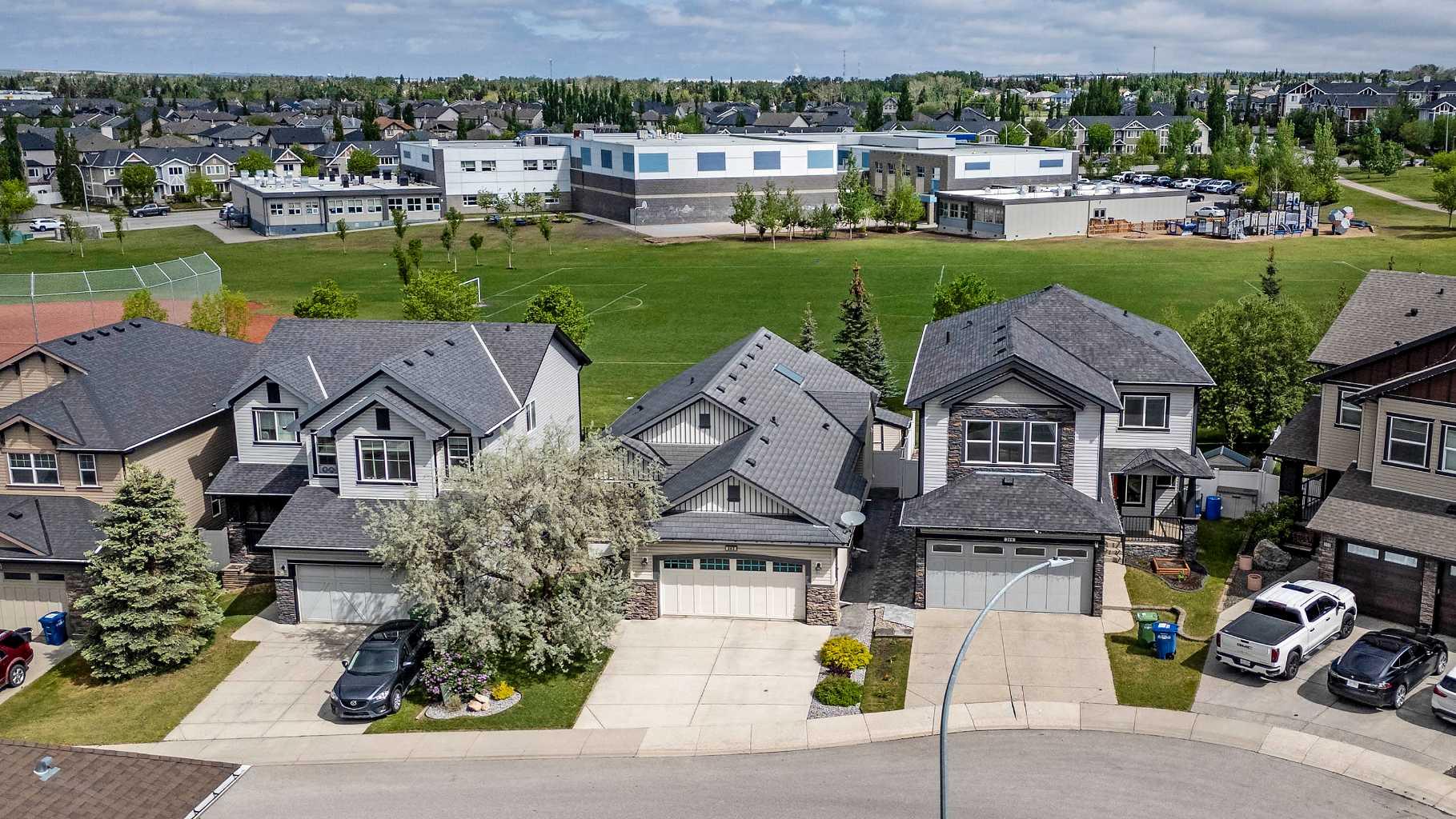 242 Kingsbury View SE