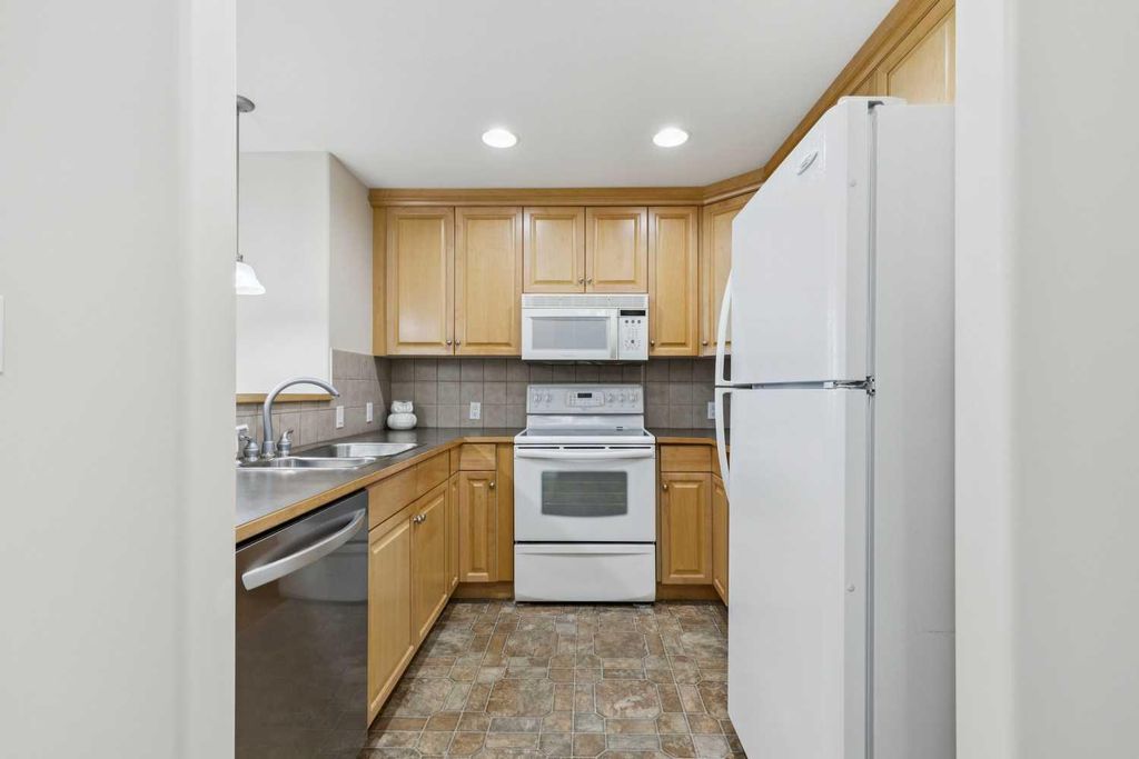 Photo of 1726 14 Avenue NW #705, Calgary, AB T2N 4Y8 (MLS # A2282485)