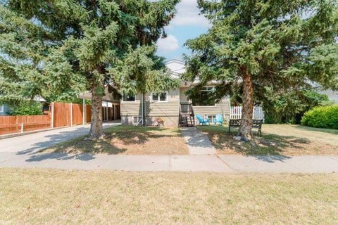 Photo of 855 Mountain Street, Pincher Creek, AB T0K 1W0 (MLS # A2332492)