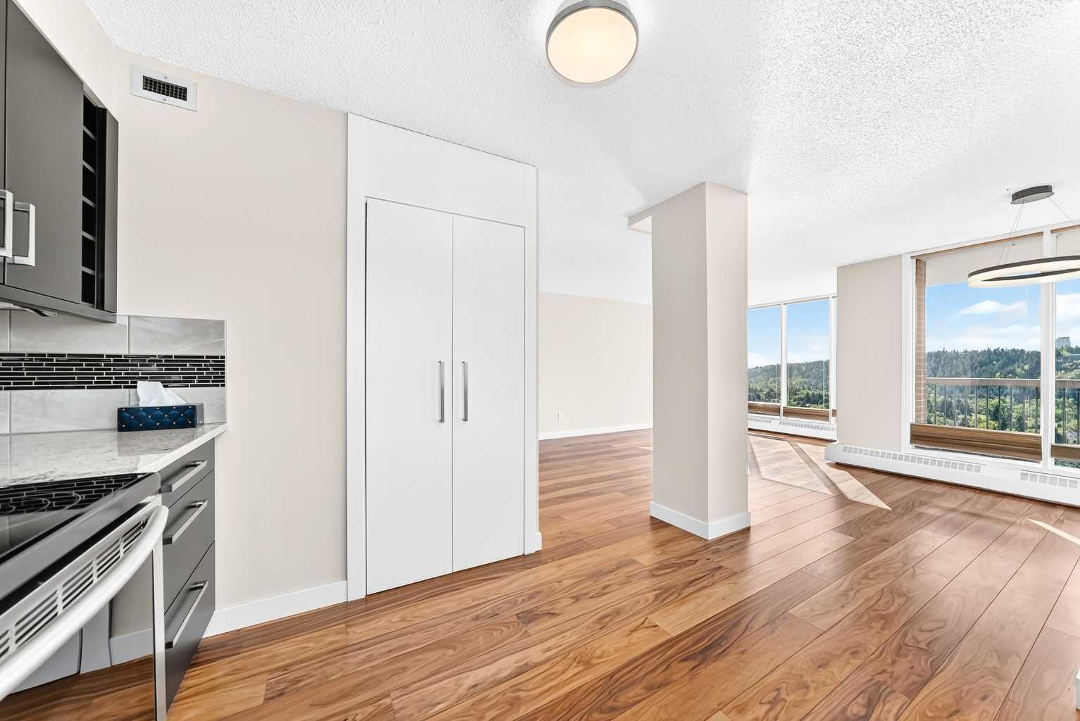 145 Point Drive NW 1708
