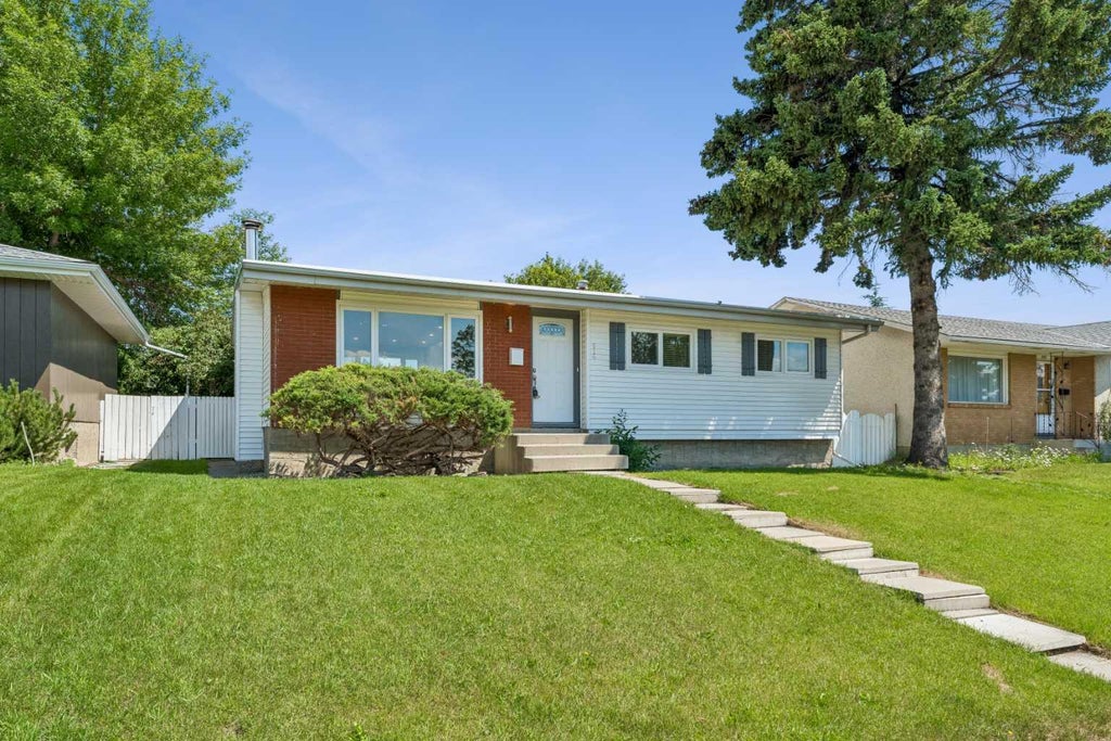 Photo of 916 Mayland Drive NE, Calgary, AB T2E 6C4 (MLS # A2328461)