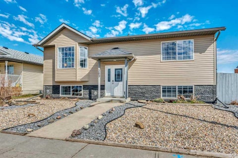 Photo of 389 Strathford Crescent, Strathmore, AB T1P 1P1 (MLS # A2314049)