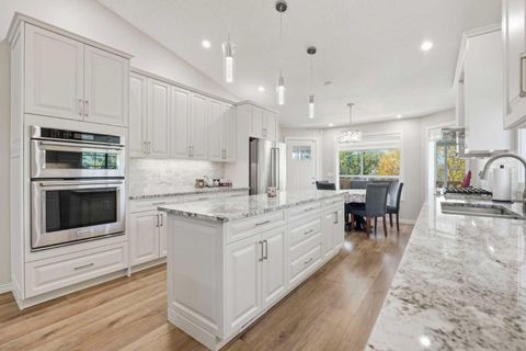 31 Applegrove Crescent SE Calgary AB T2A 7P2