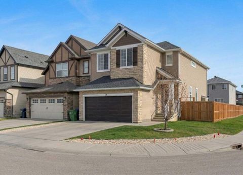 Photo of 16 Nolancrest Circle NW, Calgary, AB T3R 0T8 (MLS # A2318544)