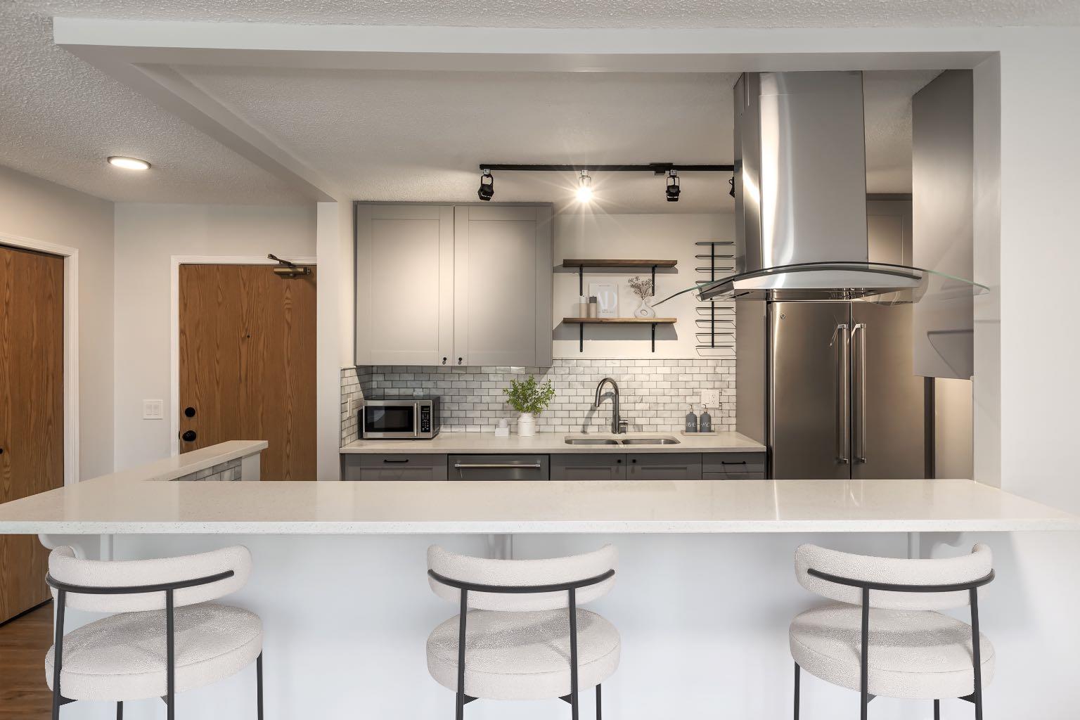 2211 29 Street SW 306