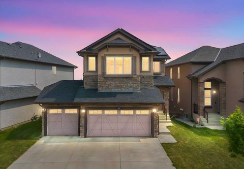 139 Sherwood Hill NW Calgary AB T3R 1P8