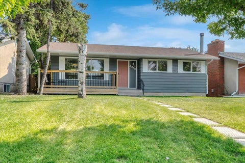 Photo of 4819 Memorial Drive SE, Calgary, AB T2A 2P9 (MLS # A2345781)